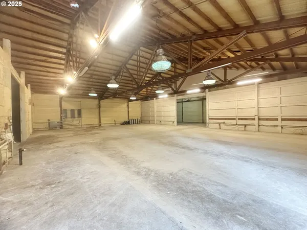 $1,150,000 | 19400 South Frank Road, Colton, OR 97017