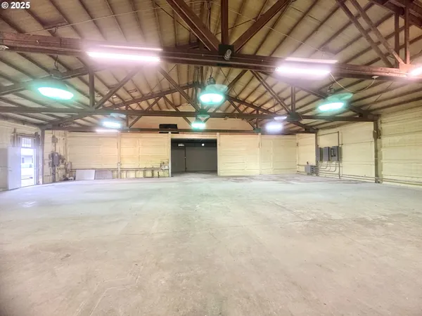 $1,150,000 | 19400 South Frank Road, Colton, OR 97017