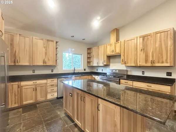 $1,150,000 | 19400 South Frank Road, Colton, OR 97017