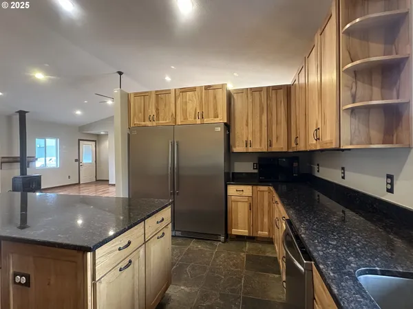 $1,150,000 | 19400 South Frank Road, Colton, OR 97017