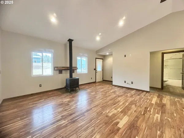 $1,150,000 | 19400 South Frank Road, Colton, OR 97017