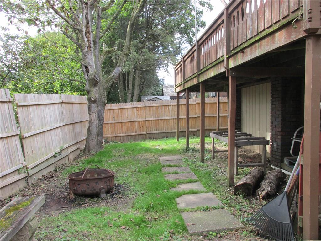 3245 Middletown Road Pittsburgh, PA 15204 - Photo 22 of 24 a backyard of a house