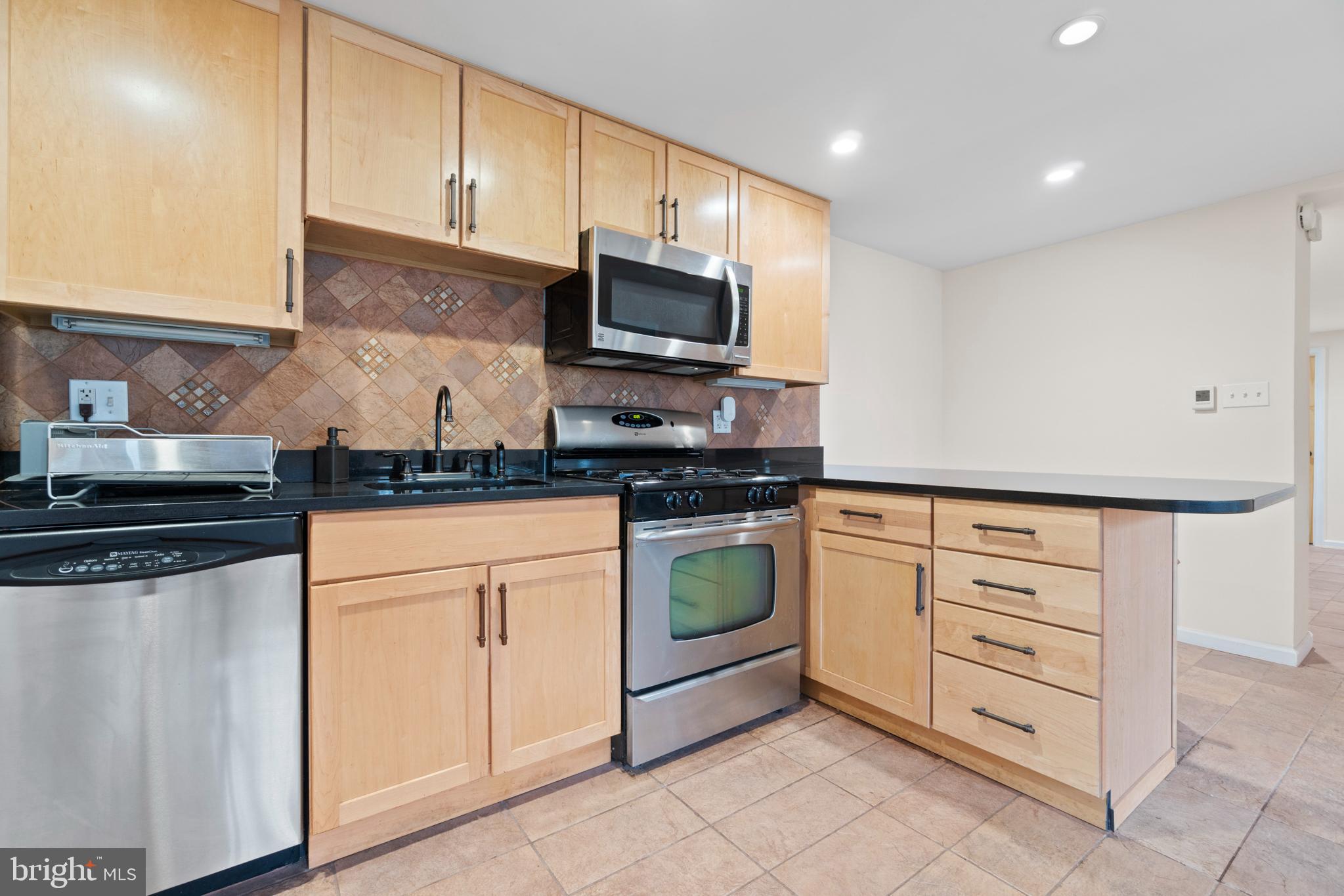 441 21st Street Northeast, Unit B Washington, DC 20002 - Photo 14 of 23 Granite Countertops