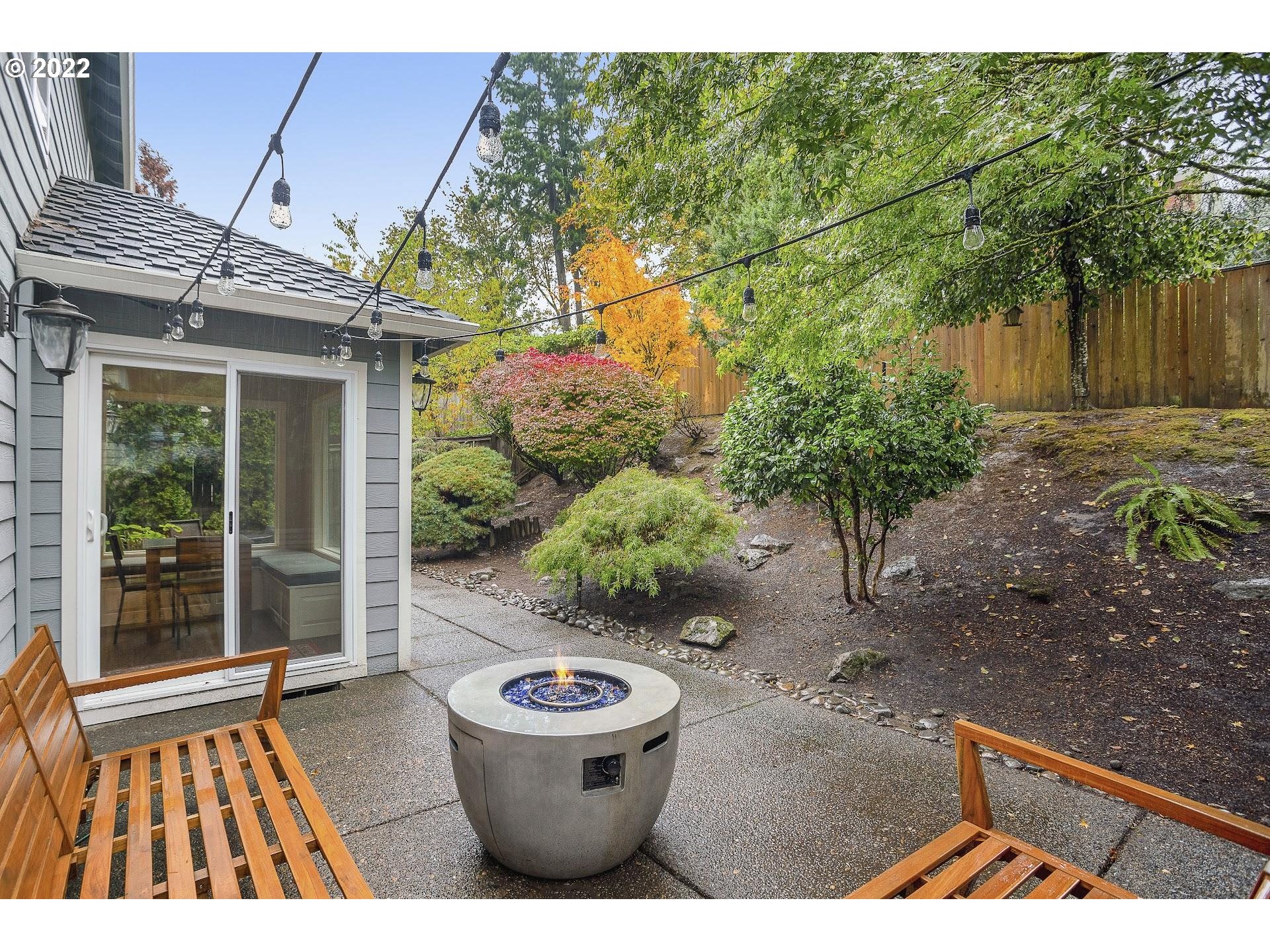 4809 Southwest Orchard Lane Portland, OR 97219 - Photo 11 of 32