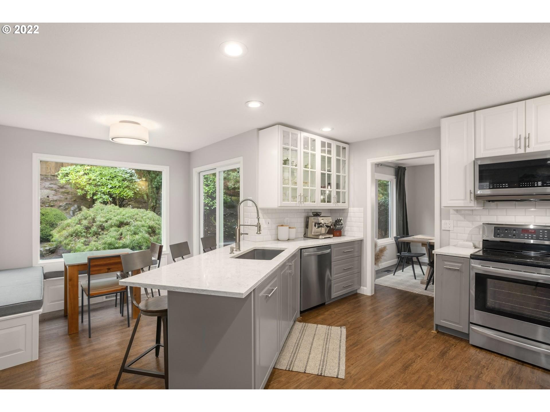 4809 Southwest Orchard Lane Portland, OR 97219 - Photo 9 of 32