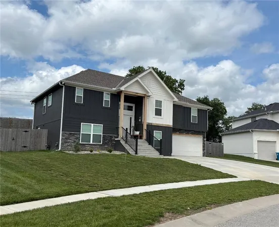 $555,000 | 20113 Cider Court, Weston, MO 64098