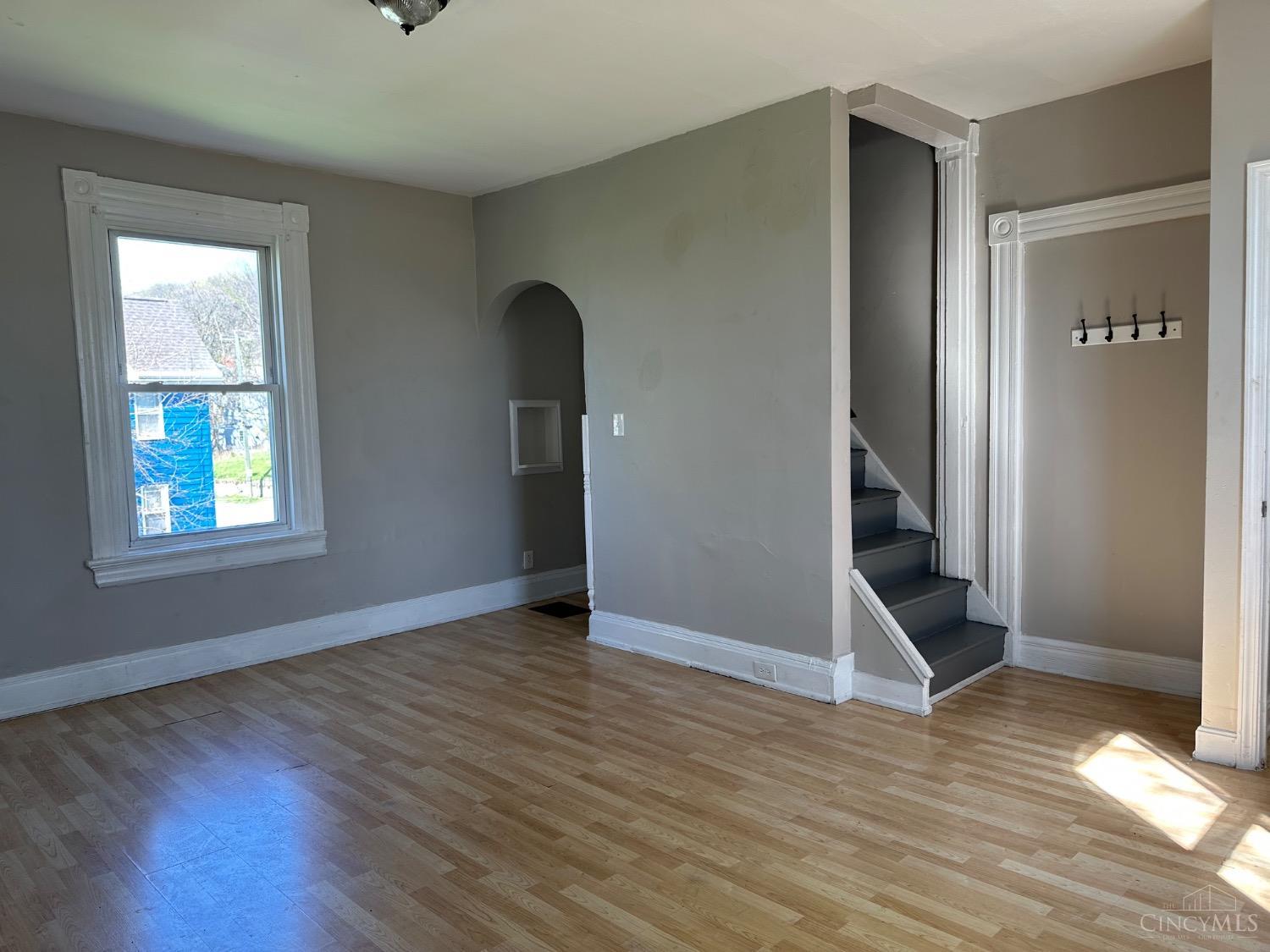 3151 River Road Cincinnati, OH 45204 - Photo 12 of 26 Upper unit (2 bedroom unit) living room.