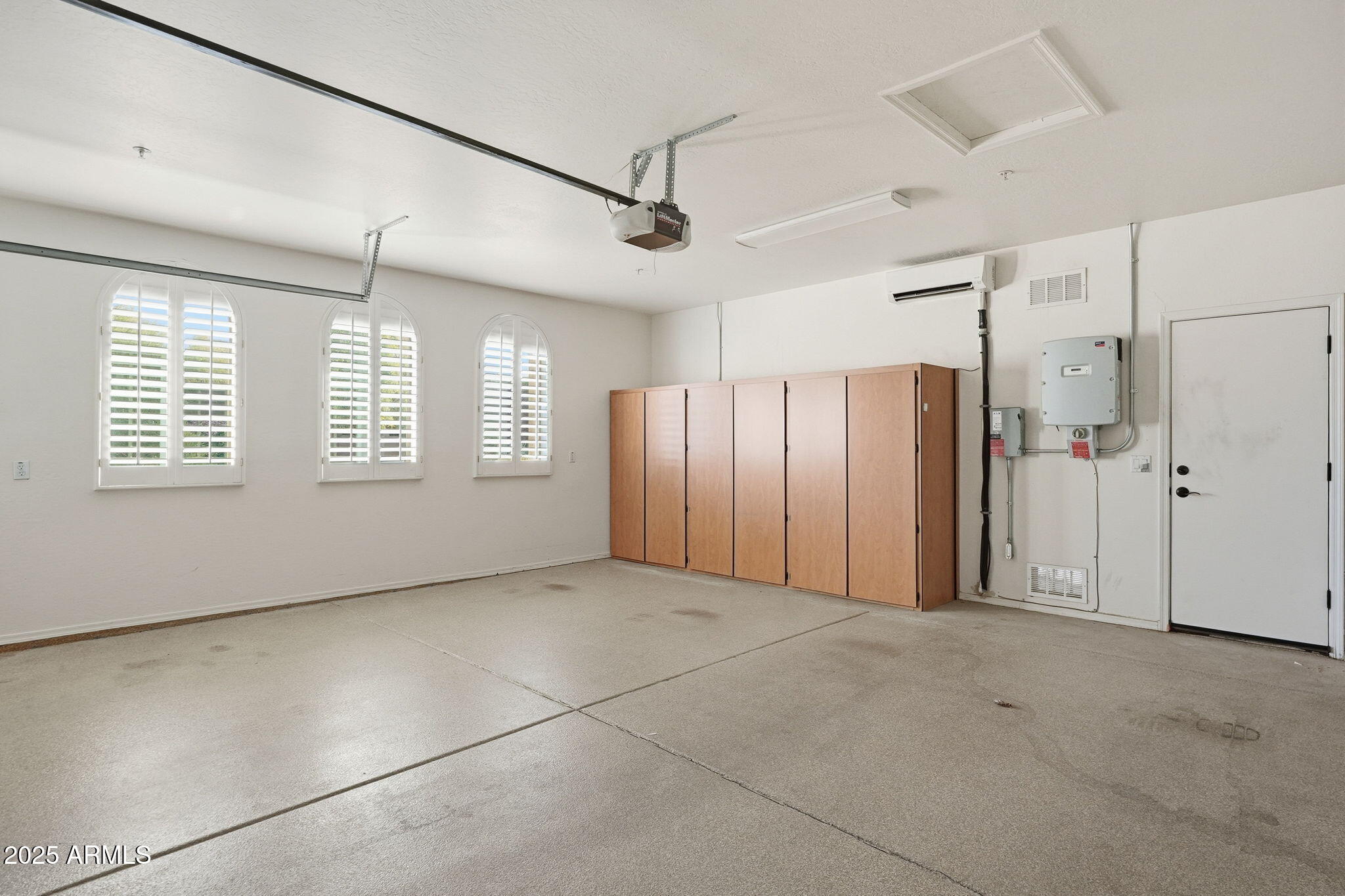 12950 West Red Fox Road Peoria, AZ 85383 - Photo 34 of 58 Garage