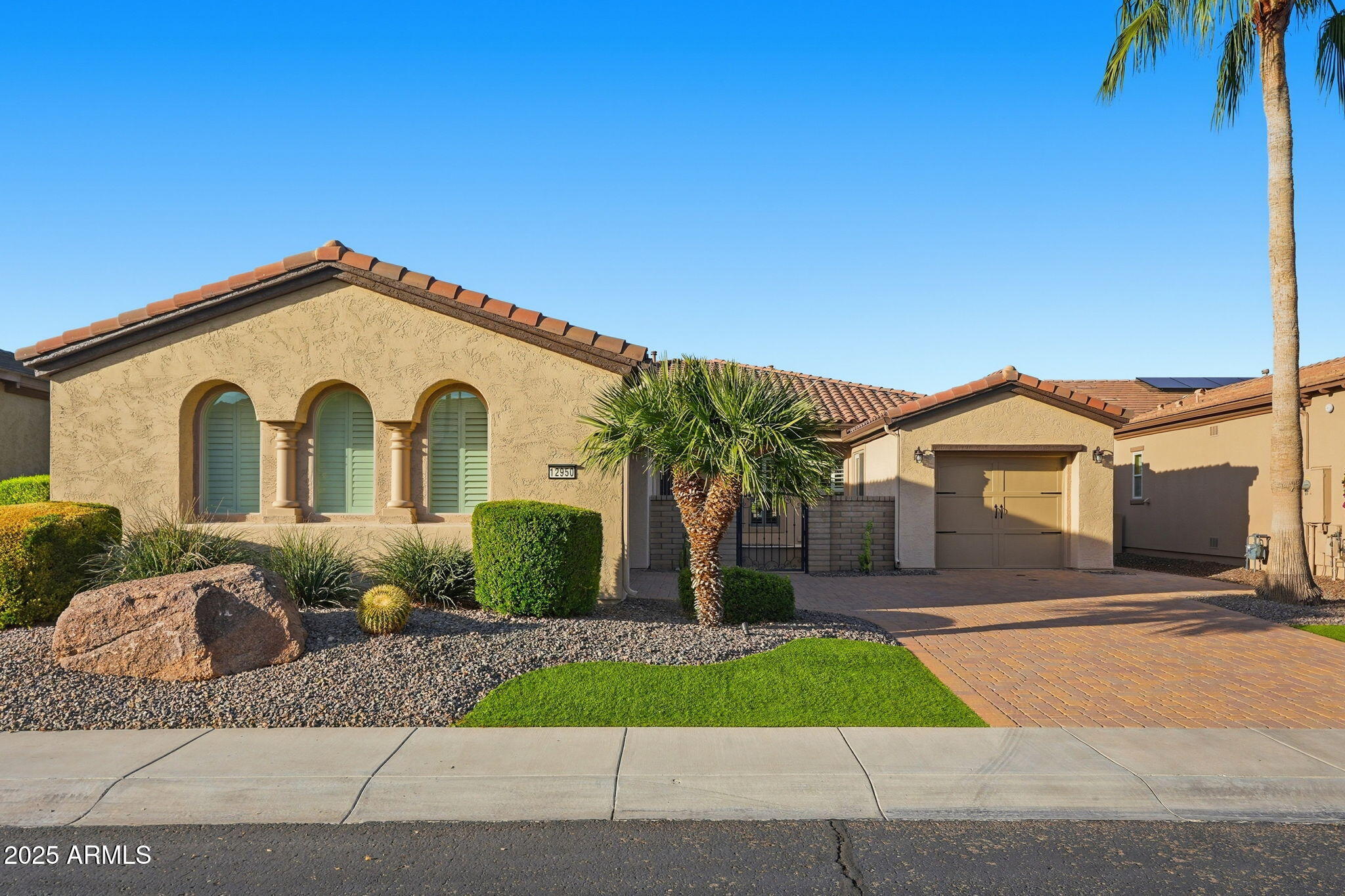 12950 West Red Fox Road Peoria, AZ 85383 - Photo 5 of 58 Front SU