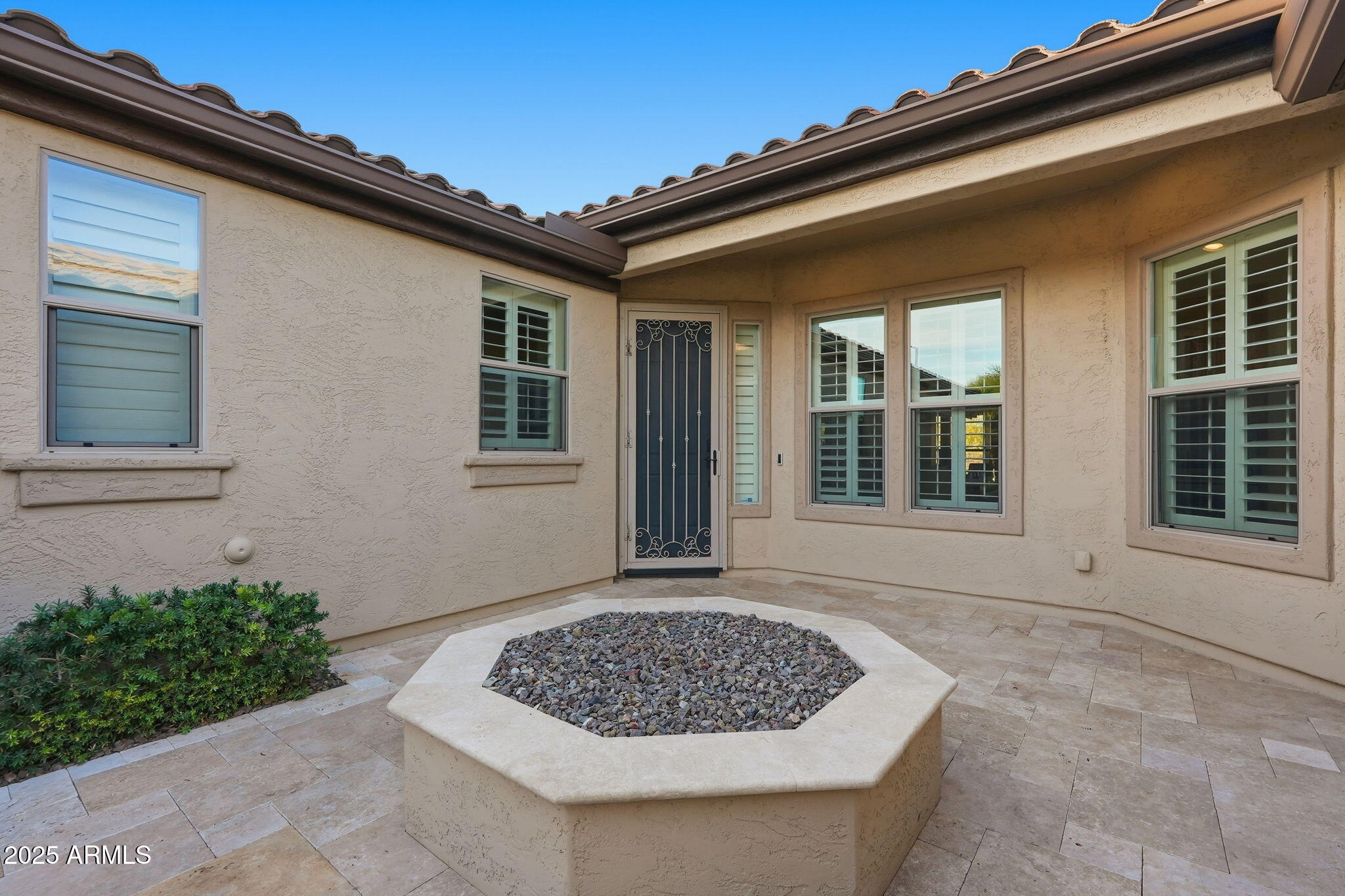 12950 West Red Fox Road Peoria, AZ 85383 - Photo 6 of 58 Front Courtyard