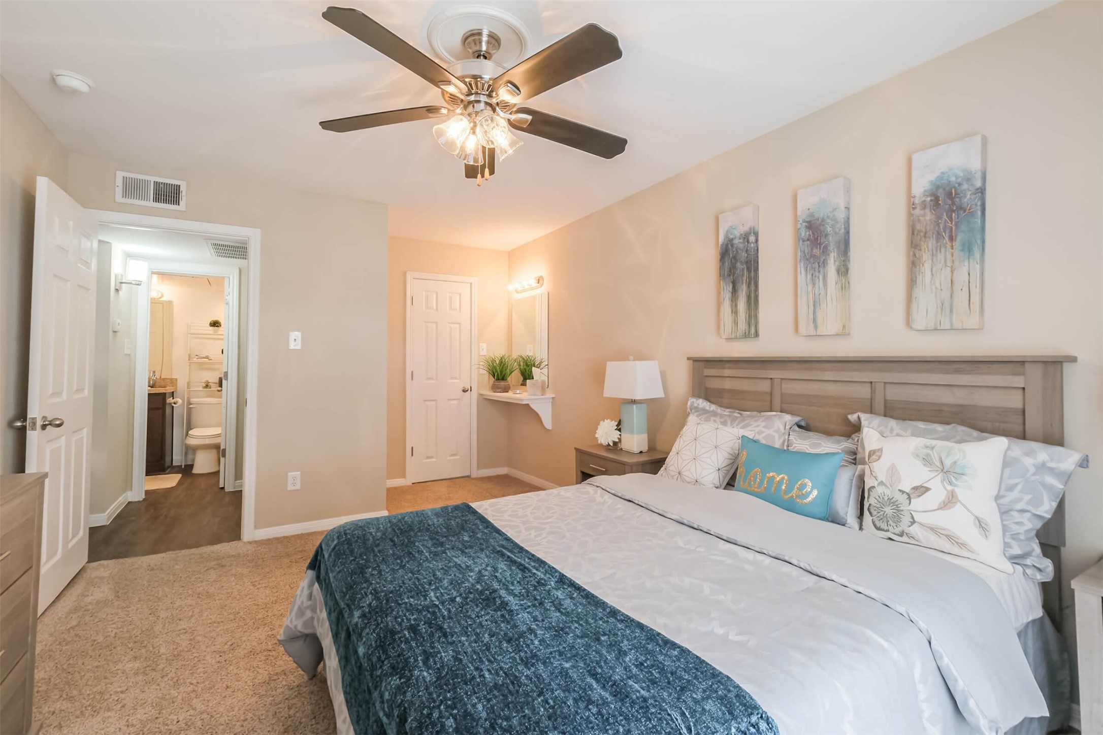 5900 North Braeswood Boulevard, Unit 258 Houston, TX 77074 - Photo 14 of 32 a bedroom with a large bed and a chandelier