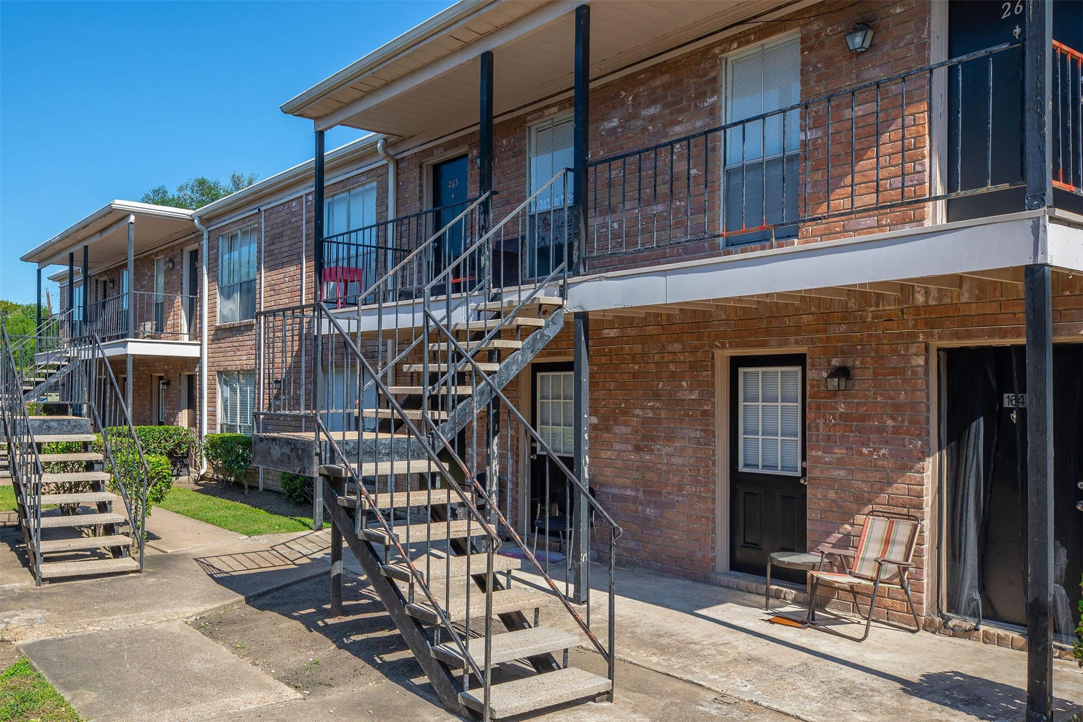 5900 North Braeswood Boulevard, Unit 258 Houston, TX 77074 - Photo 26 of 32 a front view of a building with a garden