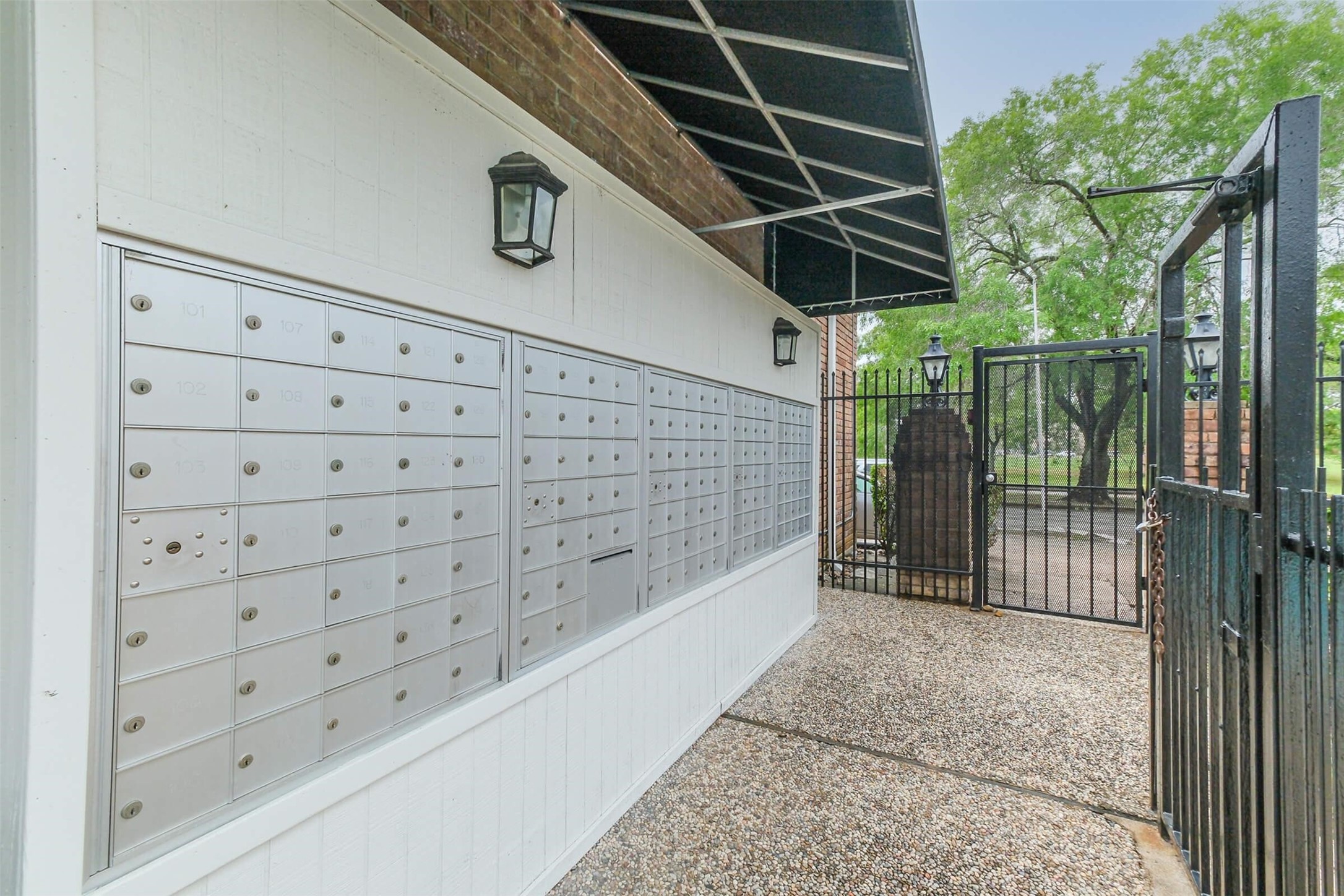 5900 North Braeswood Boulevard, Unit 258 Houston, TX 77074 - Photo 28 of 32 a view of entryway