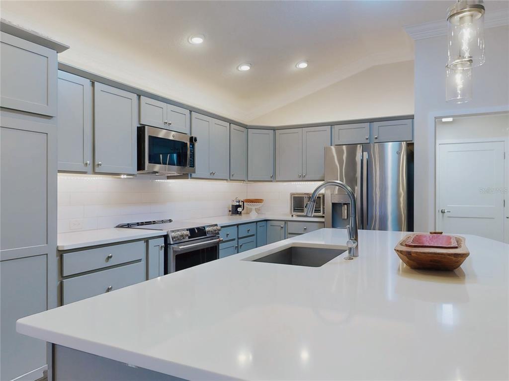 904 Maynard Path The Villages, FL 32163 - Photo 13 of 44