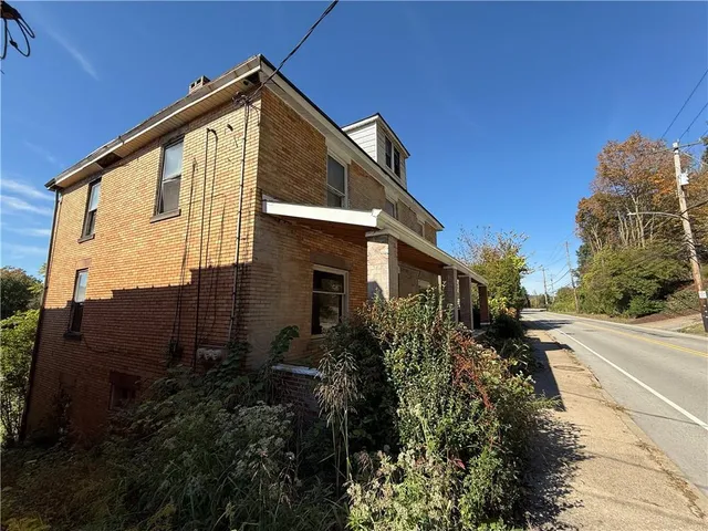 a front view of house with pathway and yard