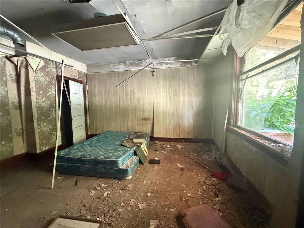 189 Beaver Street Leetsdale, PA 15056 - Photo 7 of 14 a room with window