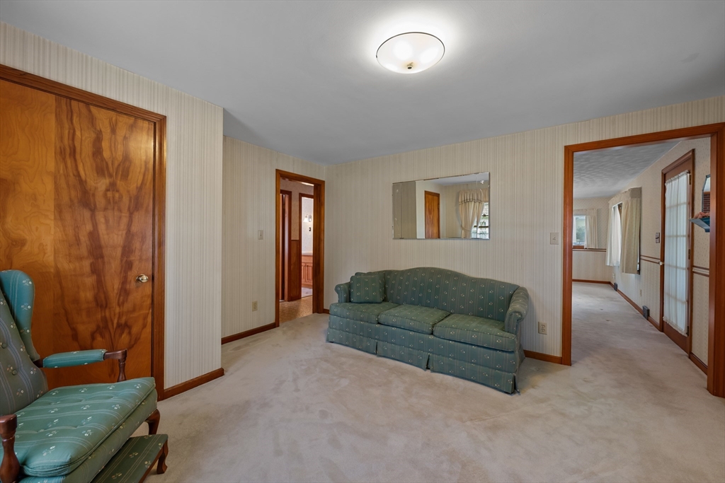 43 Rowena Street Worcester, MA 01606 - Photo 9 of 40