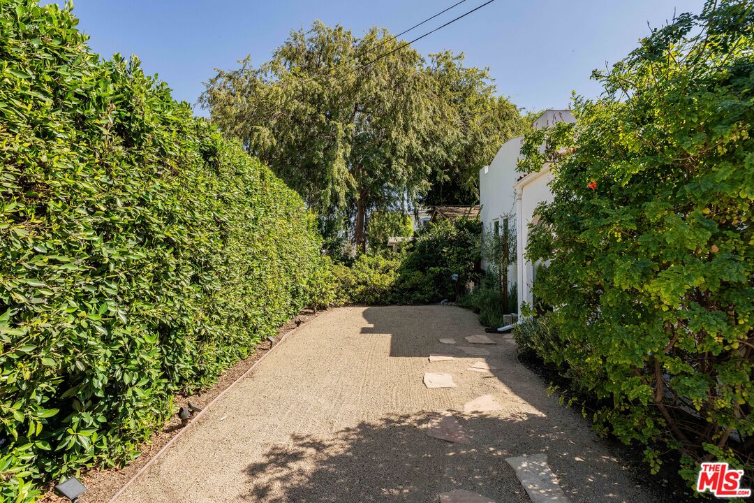 239 North Everett Street Glendale, CA 91206 - Photo 4 of 26