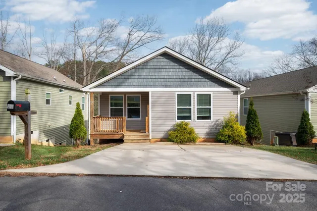 $365,000 | 11 Shadowlawn Drive, Asheville, NC 28806