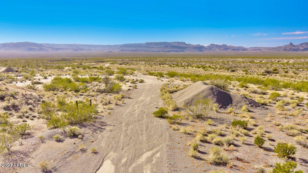 4648 West Sheldon Street, Unit 1 & 2 Golden Valley, AZ 86413 - Photo 3 of 21 a view of city and mountain