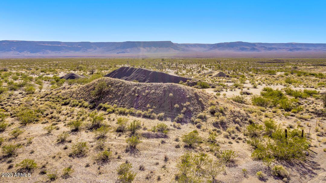 4648 West Sheldon Street, Unit 1 & 2 Golden Valley, AZ 86413 - Photo 5 of 21 a view of an outdoor space and mountain view