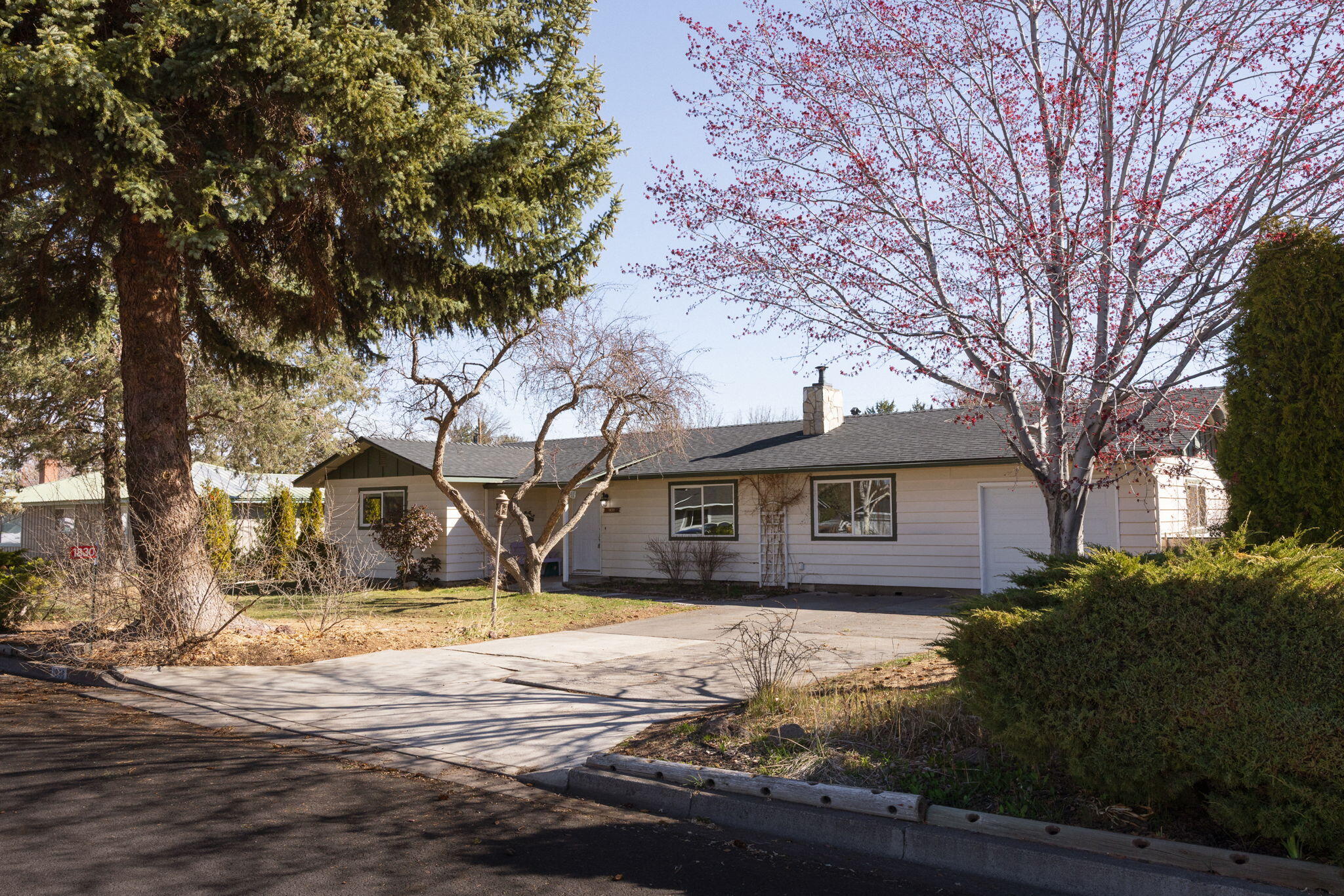 1830 Southwest 16th Street Redmond, OR 97756 - Photo 2 of 31 Dry Sky - 1830 SW 16th St (2 of 30)