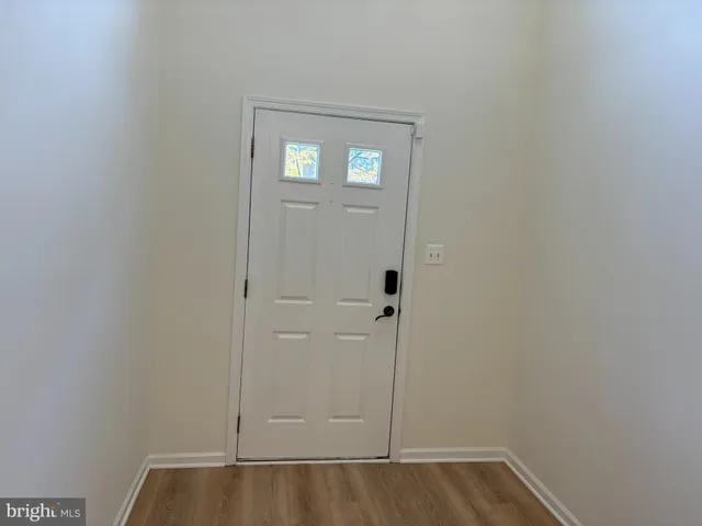 a view of empty room with window