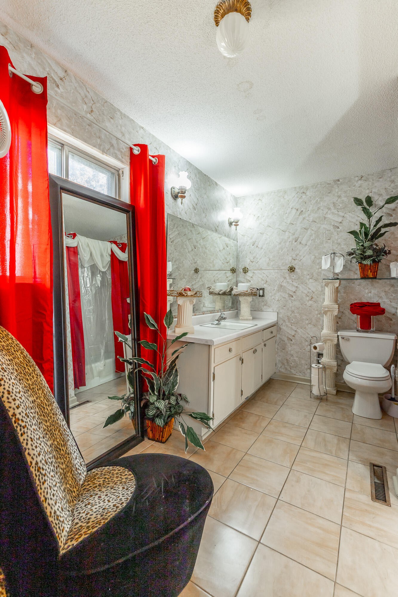 8417 Iris Drive Chattanooga, TN 37421 - Photo 33 of 90 a living room with a sink furniture and a mirror