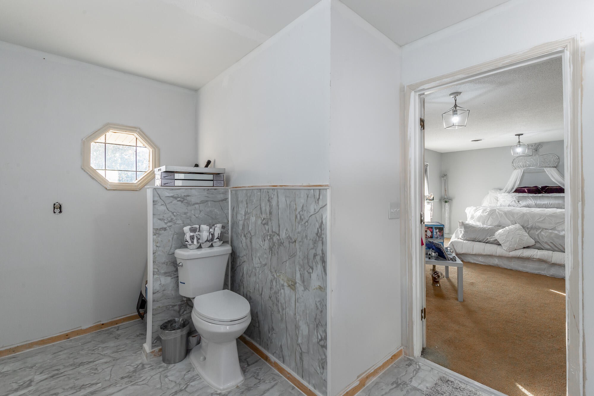 8417 Iris Drive Chattanooga, TN 37421 - Photo 44 of 90 a bathroom with a toilet a sink and mirror