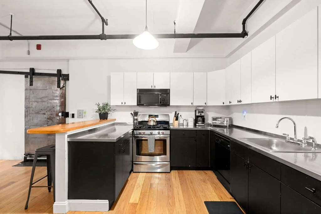 19 Stanhope Street, Unit 2C Boston, MA 02116 - Photo 5 of 27