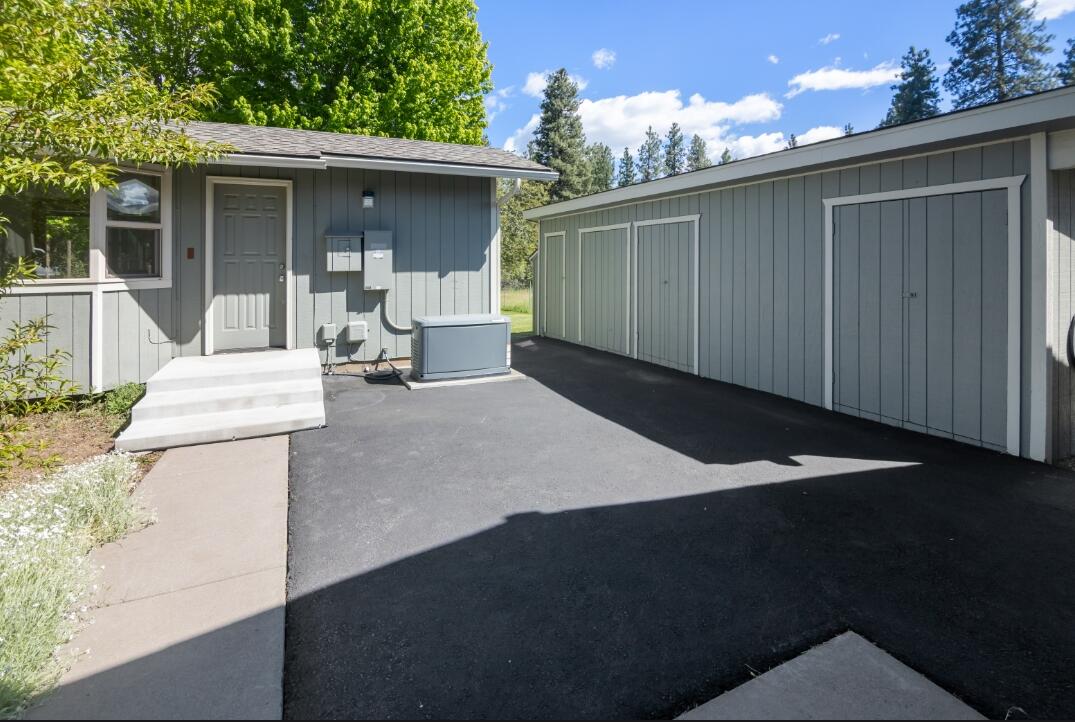 9871 Old Wagon Road Klamath Falls, OR 97601 - Photo 4 of 32 83841