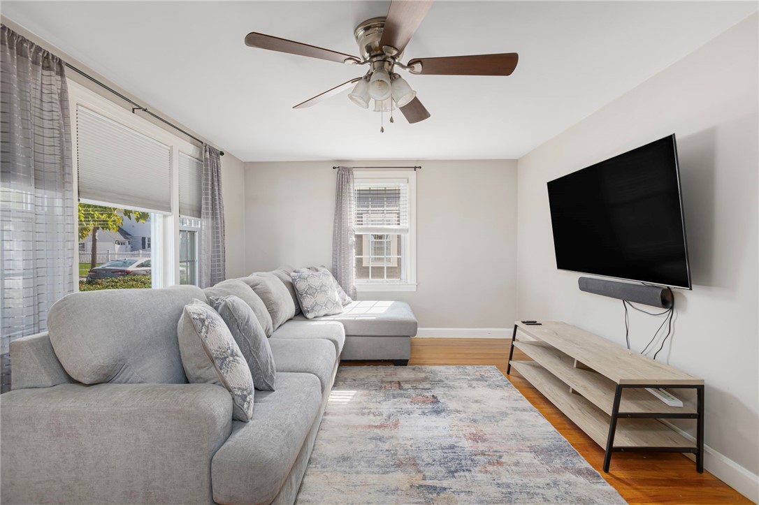 15 Saxonia Road Cranston, RI 02920 - Photo 3 of 20 Gallery Image 3