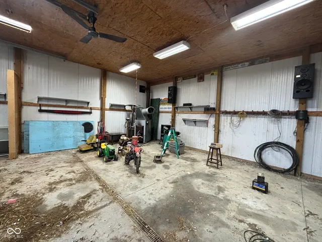 $215,000 | 1915 South County Road 100 East, Center Point, IN 47840