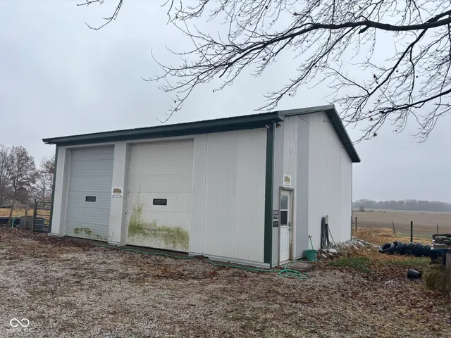 $215,000 | 1915 South County Road 100 East, Center Point, IN 47840