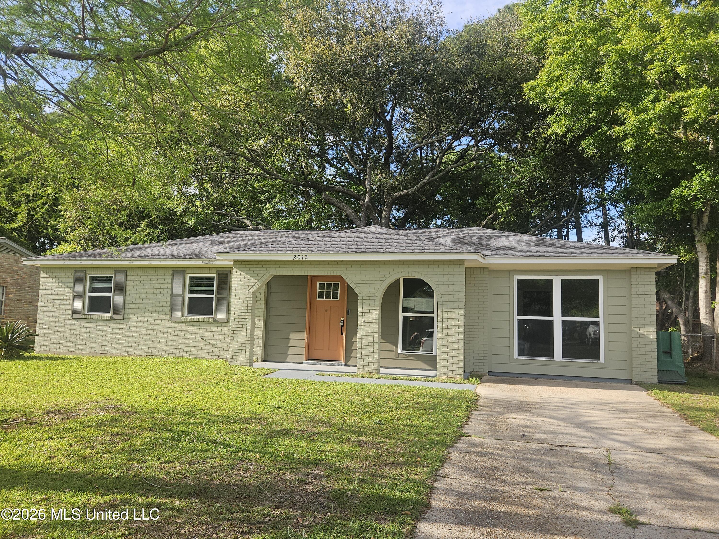 2012 Woodbury Road Gautier, MS 39553 - Photo 1 of 10 1000029299