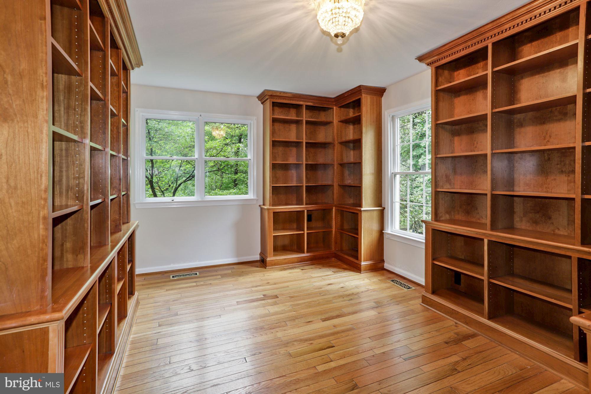 301 Pine Road Fort Washington, MD 20744 - Photo 11 of 55 Den/library