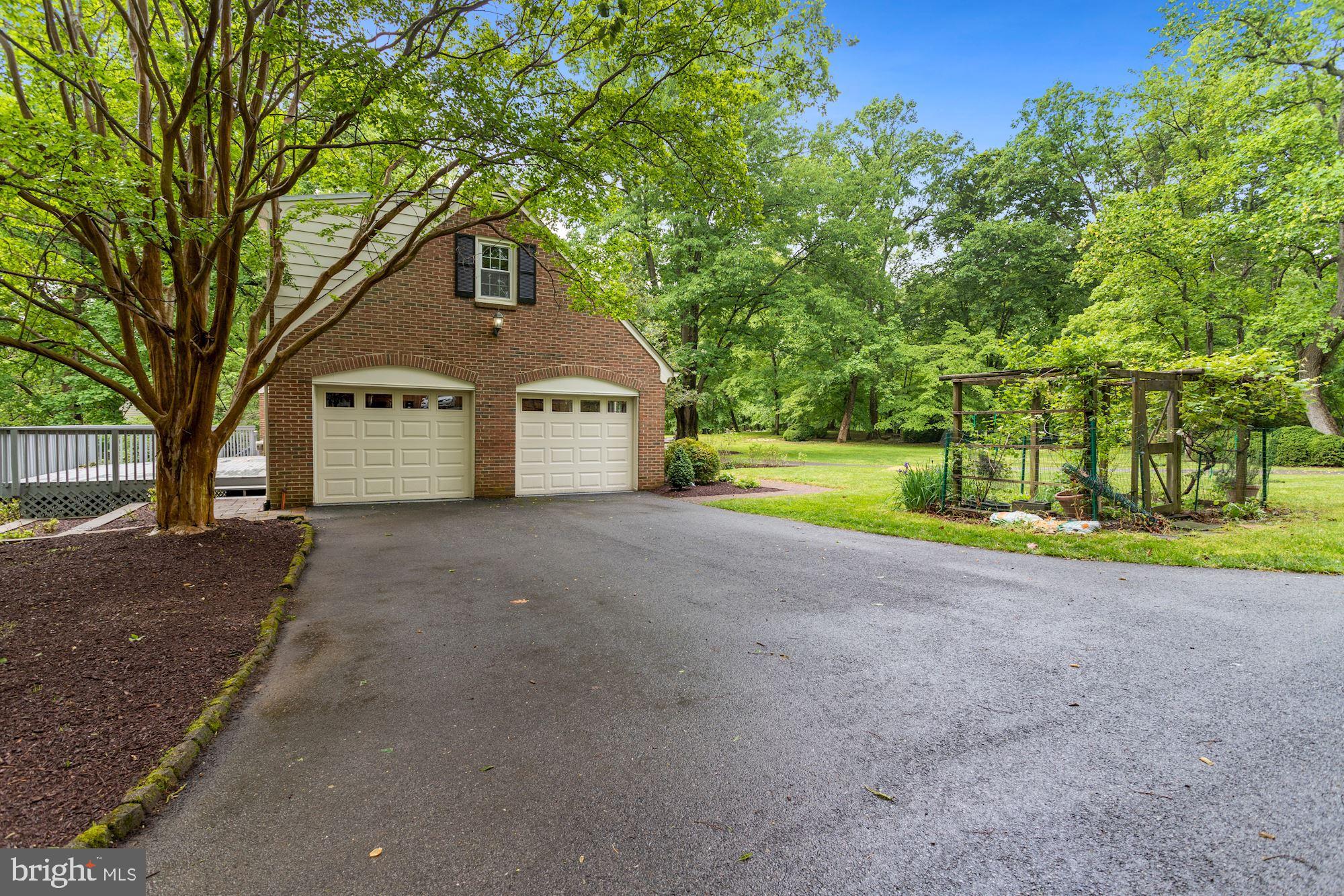301 Pine Road Fort Washington, MD 20744 - Photo 3 of 55 2 car side entry attached garage