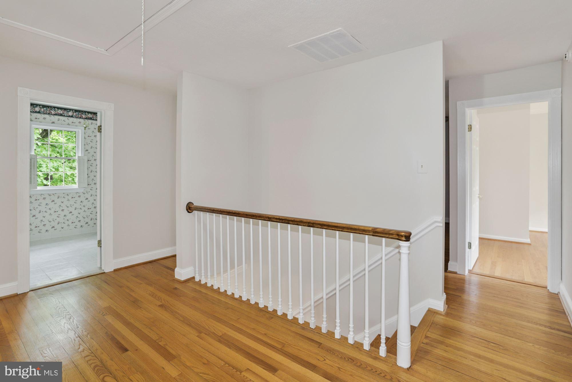 301 Pine Road Fort Washington, MD 20744 - Photo 29 of 55 Upper level Hall