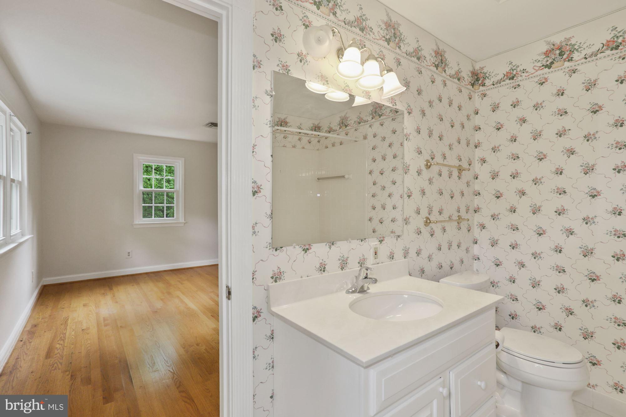 301 Pine Road Fort Washington, MD 20744 - Photo 33 of 55 2nd full bath with tub and shower