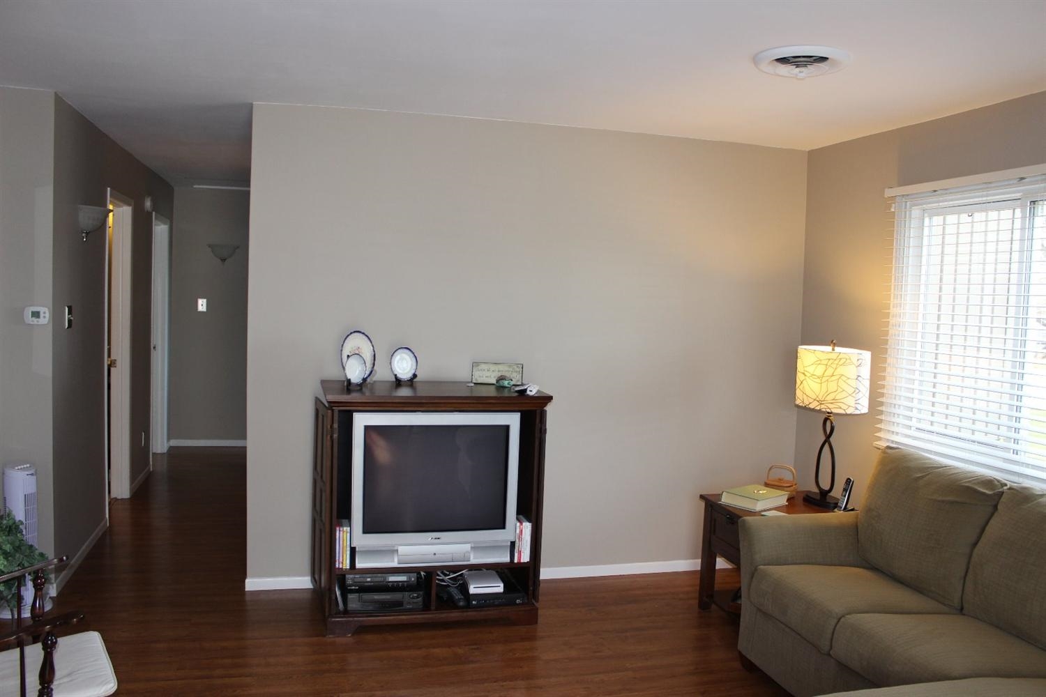 975 Millpond Road Valparaiso, IN 46385 - Photo 6 of 10 1500x1000