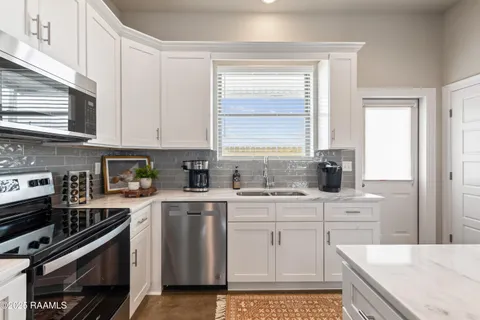 $795,000 | 117 Firethorn Drive, Youngsville, LA 70592