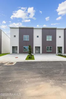 $795,000 | 117 Firethorn Drive, Youngsville, LA 70592