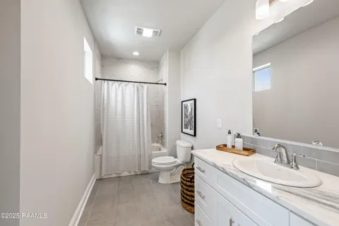 $795,000 | 117 Firethorn Drive, Youngsville, LA 70592