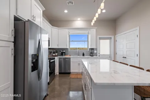 $795,000 | 117 Firethorn Drive, Youngsville, LA 70592