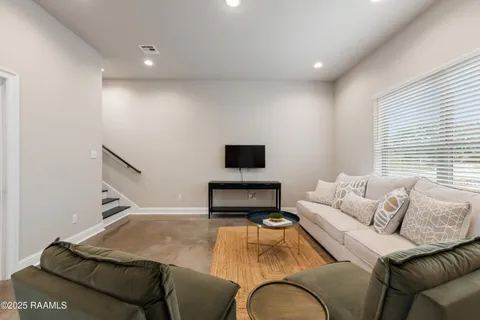 $795,000 | 117 Firethorn Drive, Youngsville, LA 70592