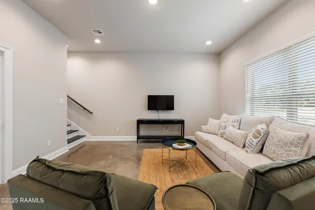 $795,000 | 117 Firethorn Drive, Youngsville, LA 70592