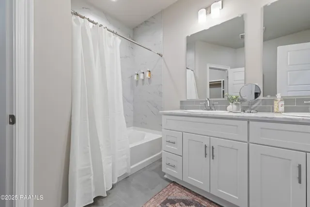 $795,000 | 117 Firethorn Drive, Youngsville, LA 70592