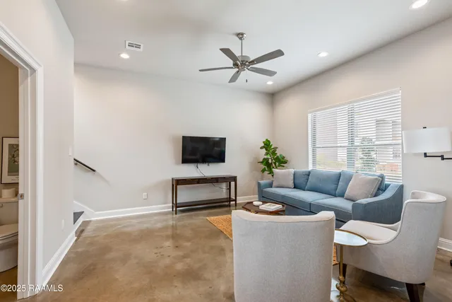 $795,000 | 117 Firethorn Drive, Youngsville, LA 70592