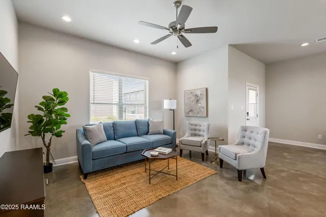 $795,000 | 117 Firethorn Drive, Youngsville, LA 70592