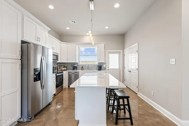 $795,000 | 117 Firethorn Drive, Youngsville, LA 70592